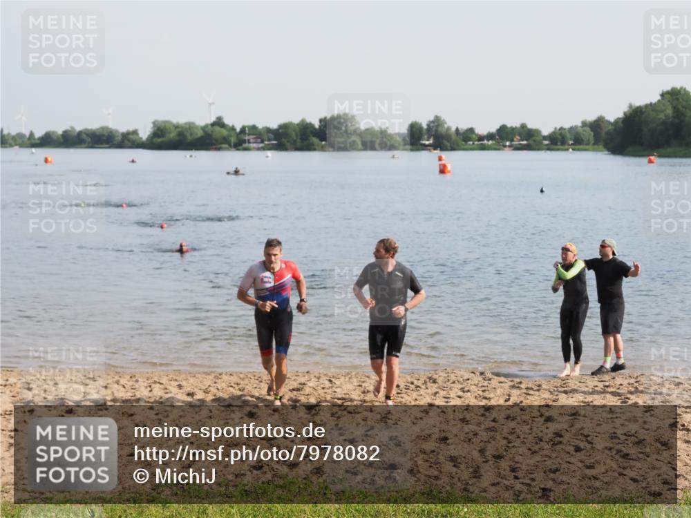 21.06.2025 - 27. Vierlanden-Triathlon MichiJ http://msf.ph/oto/7978082 15.06.2026 08:47:54 Schwimmen 34, 193 meine-sportfotos.de