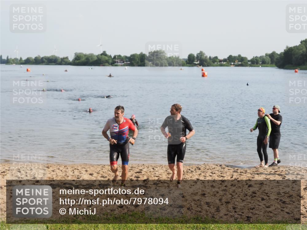 21.06.2025 - 27. Vierlanden-Triathlon MichiJ http://msf.ph/oto/7978094 15.06.2026 08:47:55 Schwimmen 34, 193 meine-sportfotos.de