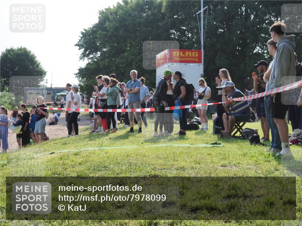 15.06.2025 - 27. Vierlanden-Triathlon KatJ http://msf.ph/oto/7978099 15.06.2025 08:39:05 Schwimmen 77, 94 meine-sportfotos.de