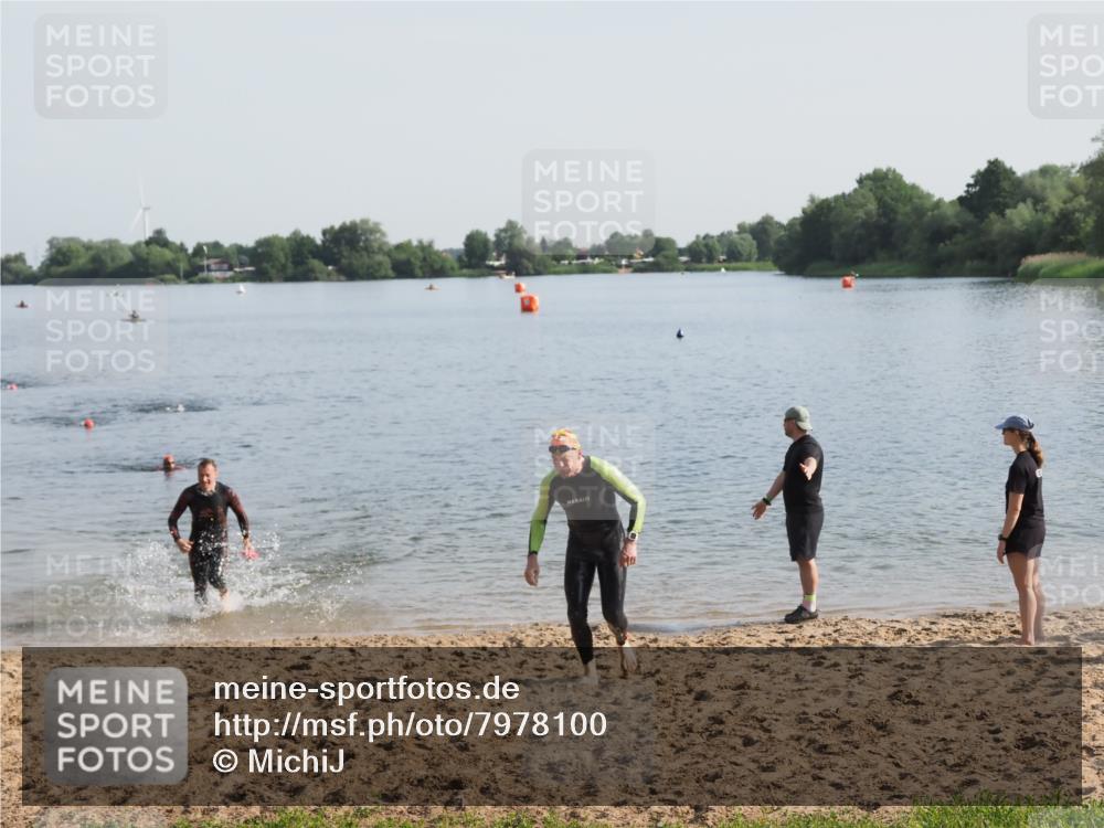21.06.2025 - 27. Vierlanden-Triathlon MichiJ http://msf.ph/oto/7978100 15.06.2026 08:48:01 Schwimmen 16, 34, 167, 193 meine-sportfotos.de