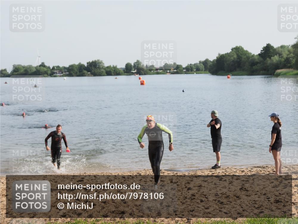21.06.2025 - 27. Vierlanden-Triathlon MichiJ http://msf.ph/oto/7978106 15.06.2026 08:48:01 Schwimmen 16, 34, 167, 193 meine-sportfotos.de