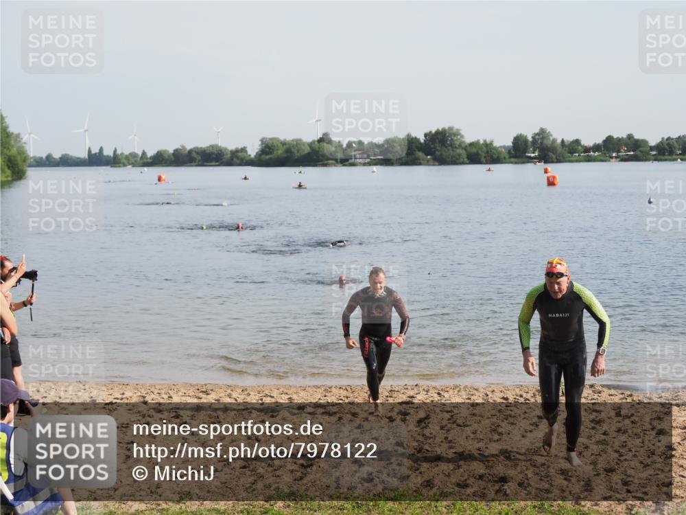 21.06.2025 - 27. Vierlanden-Triathlon MichiJ http://msf.ph/oto/7978122 15.06.2026 08:48:03 Schwimmen 16, 34, 167, 193 meine-sportfotos.de