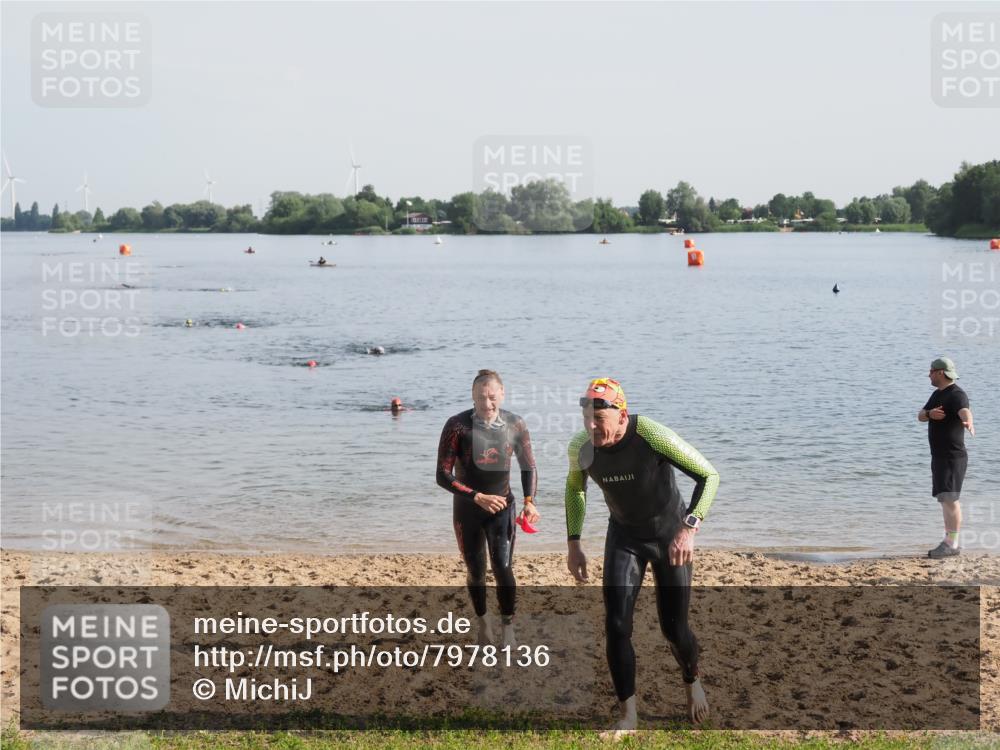 21.06.2025 - 27. Vierlanden-Triathlon MichiJ http://msf.ph/oto/7978136 15.06.2026 08:48:04 Schwimmen 16, 34, 167, 193 meine-sportfotos.de