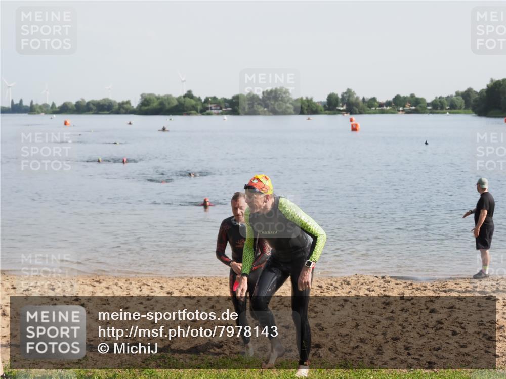 21.06.2025 - 27. Vierlanden-Triathlon MichiJ http://msf.ph/oto/7978143 15.06.2026 08:48:05 Schwimmen 16, 34, 167, 193 meine-sportfotos.de