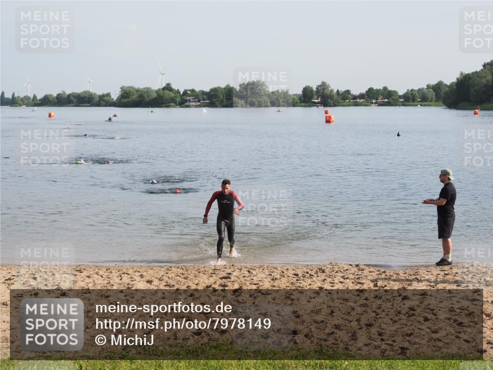 21.06.2025 - 27. Vierlanden-Triathlon MichiJ http://msf.ph/oto/7978149 15.06.2026 08:48:17 Schwimmen 70 meine-sportfotos.de