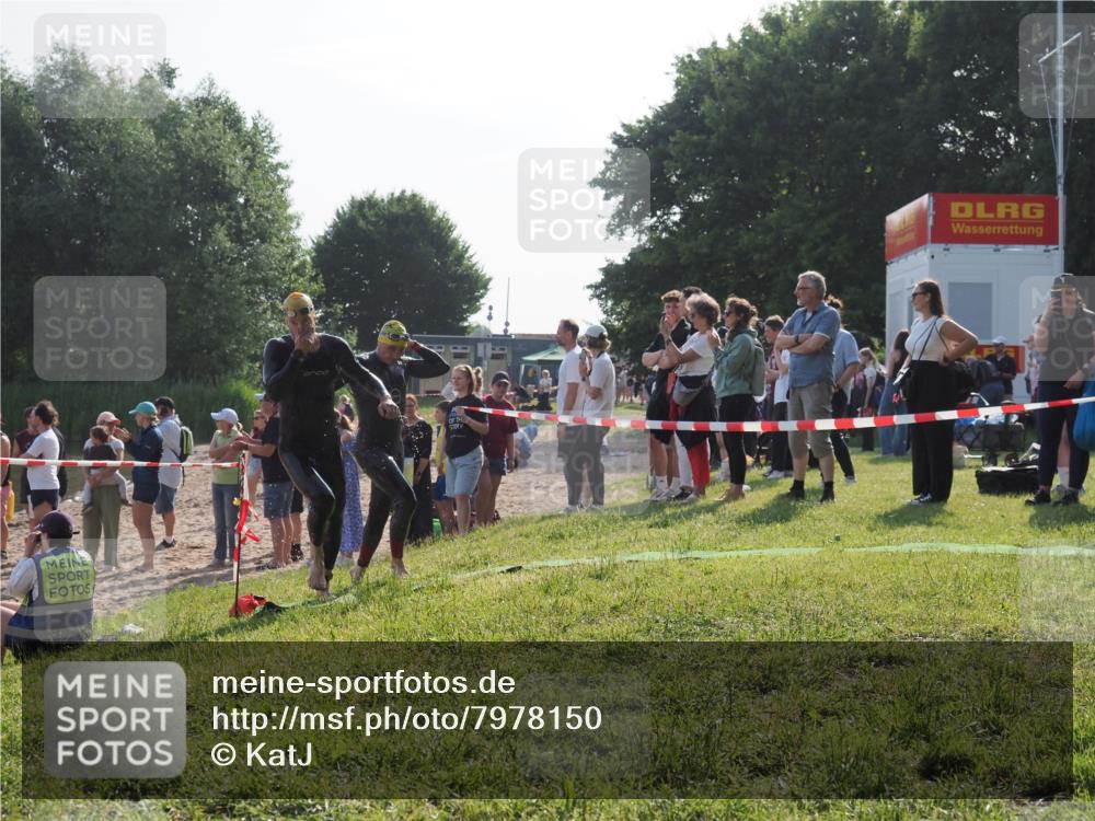 15.06.2025 - 27. Vierlanden-Triathlon KatJ http://msf.ph/oto/7978150 15.06.2025 08:39:12 Schwimmen 77, 120, 165 meine-sportfotos.de