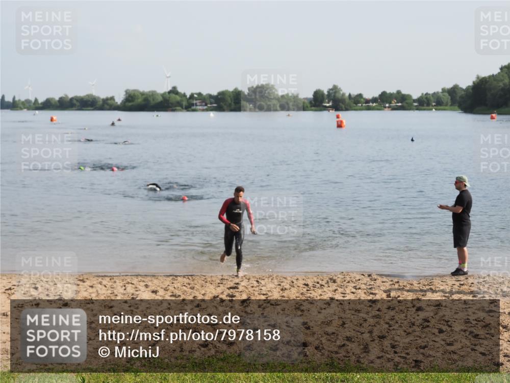 21.06.2025 - 27. Vierlanden-Triathlon MichiJ http://msf.ph/oto/7978158 15.06.2026 08:48:17 Schwimmen 70 meine-sportfotos.de