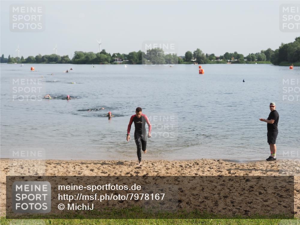 21.06.2025 - 27. Vierlanden-Triathlon MichiJ http://msf.ph/oto/7978167 15.06.2026 08:48:18 Schwimmen 70 meine-sportfotos.de