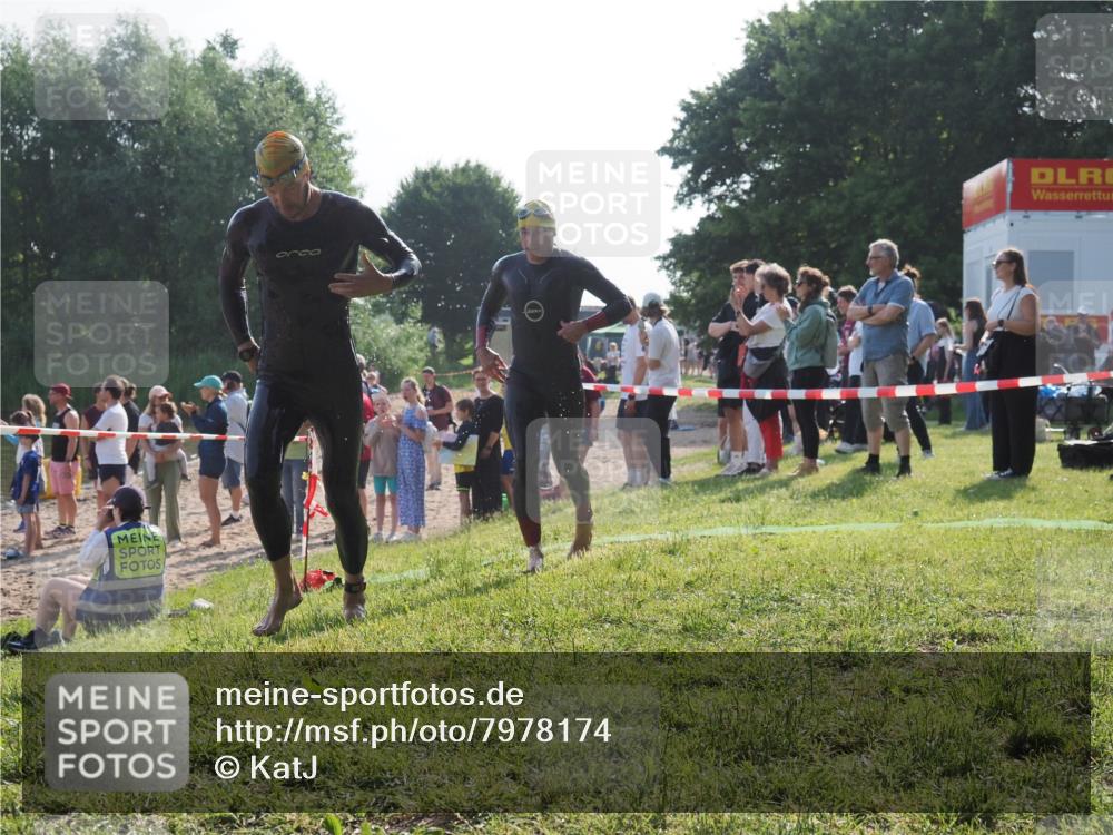 15.06.2025 - 27. Vierlanden-Triathlon KatJ http://msf.ph/oto/7978174 15.06.2025 08:39:14 Schwimmen 77, 120, 132, 165 meine-sportfotos.de