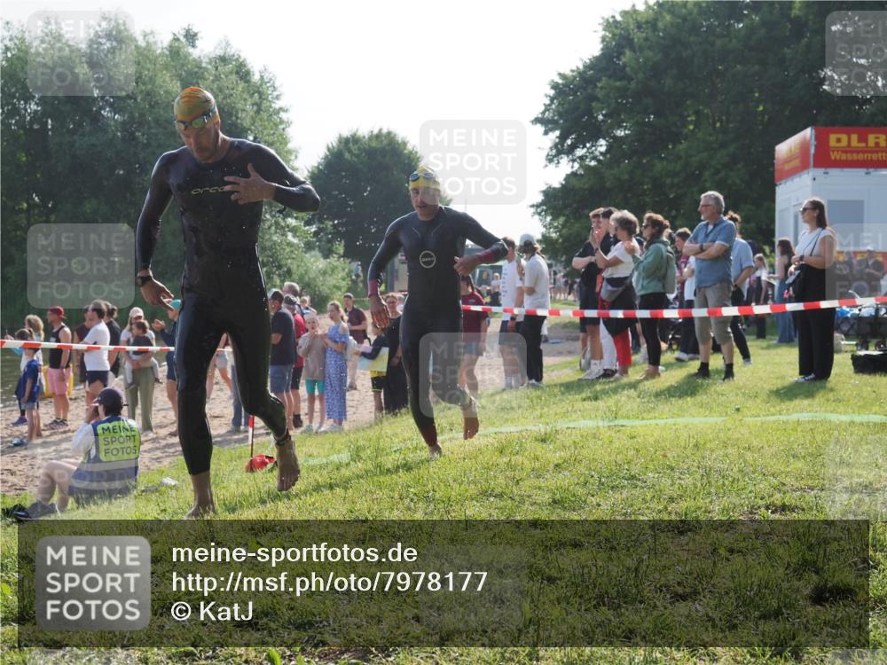 15.06.2025 - 27. Vierlanden-Triathlon KatJ http://msf.ph/oto/7978177 15.06.2025 08:39:14 Schwimmen 77, 120, 132, 165 meine-sportfotos.de