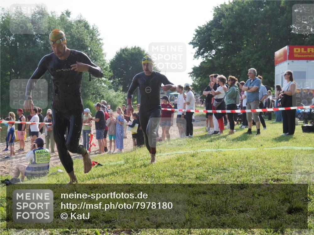 15.06.2025 - 27. Vierlanden-Triathlon KatJ http://msf.ph/oto/7978180 15.06.2025 08:39:14 Schwimmen 77, 120, 132, 165 meine-sportfotos.de