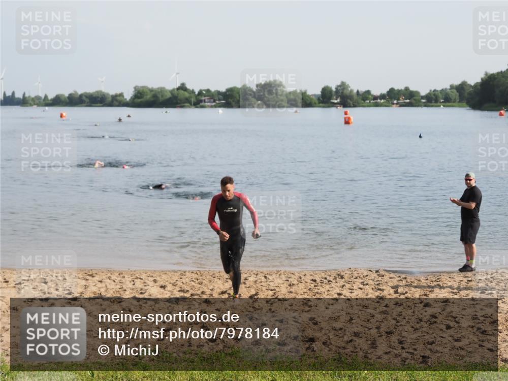 21.06.2025 - 27. Vierlanden-Triathlon MichiJ http://msf.ph/oto/7978184 15.06.2026 08:48:19 Schwimmen 70 meine-sportfotos.de