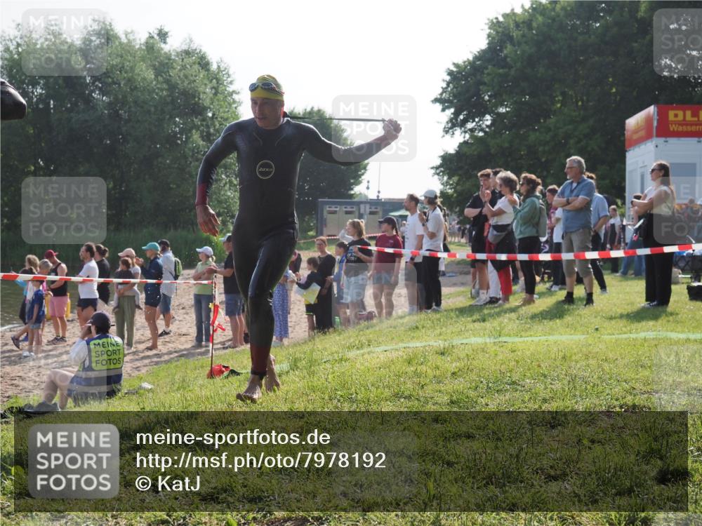 15.06.2025 - 27. Vierlanden-Triathlon KatJ http://msf.ph/oto/7978192 15.06.2025 08:39:15 Schwimmen 77, 120, 132, 165 meine-sportfotos.de