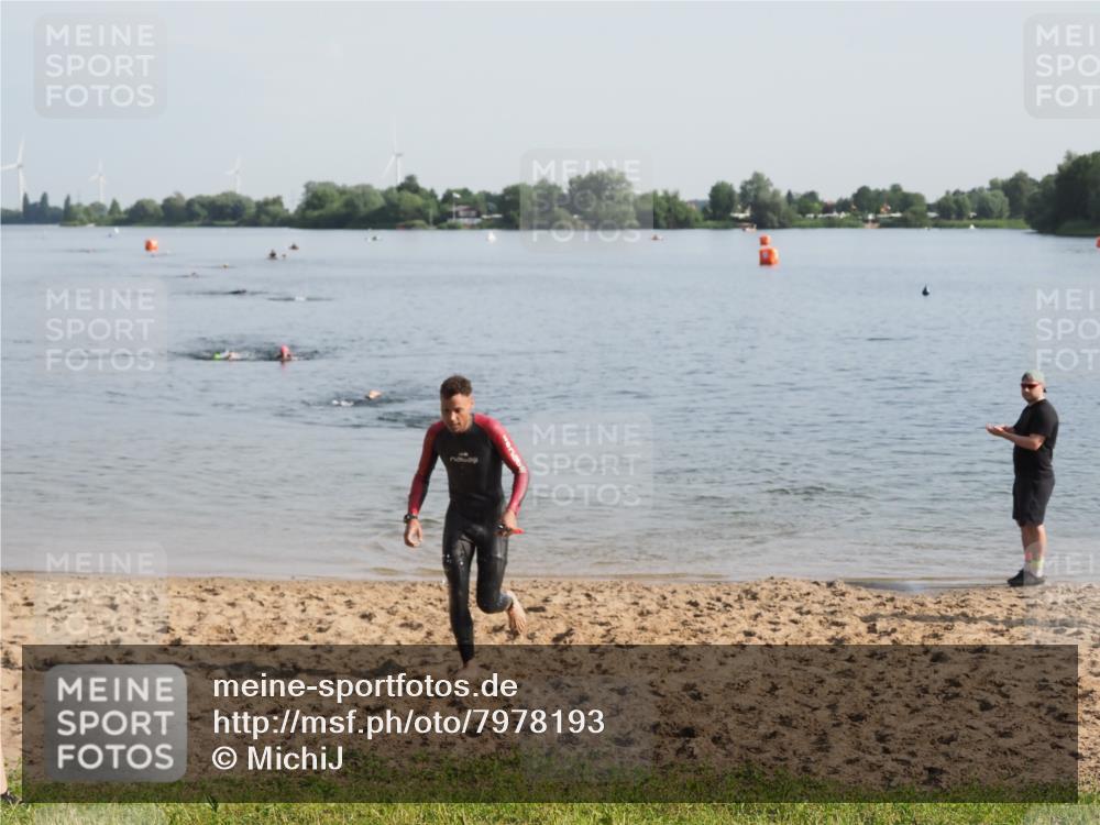 21.06.2025 - 27. Vierlanden-Triathlon MichiJ http://msf.ph/oto/7978193 15.06.2026 08:48:19 Schwimmen 70 meine-sportfotos.de