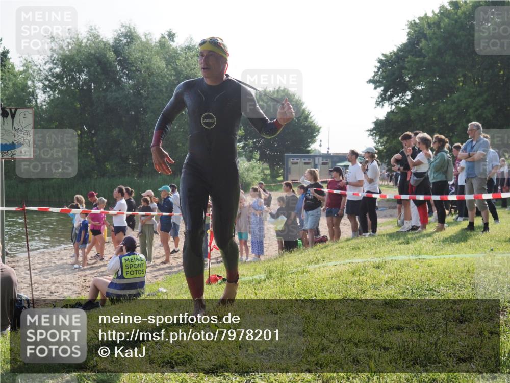 15.06.2025 - 27. Vierlanden-Triathlon KatJ http://msf.ph/oto/7978201 15.06.2025 08:39:15 Schwimmen 77, 120, 132, 165 meine-sportfotos.de