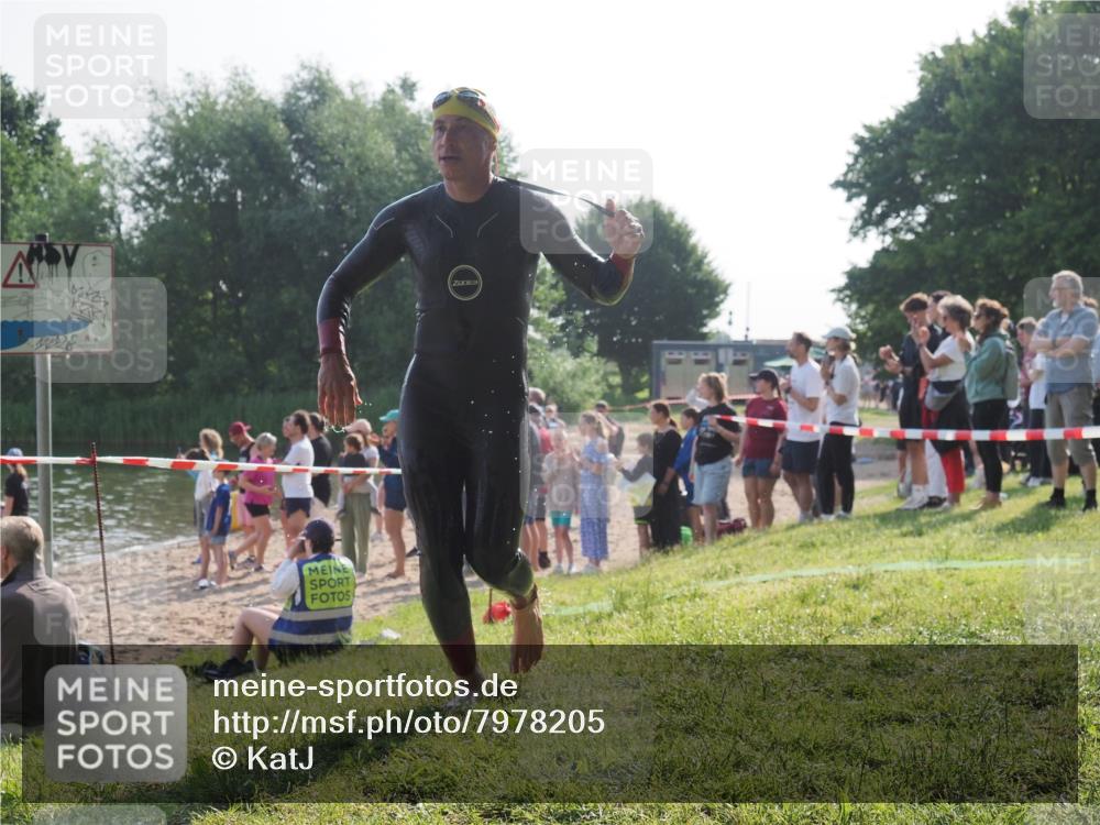15.06.2025 - 27. Vierlanden-Triathlon KatJ http://msf.ph/oto/7978205 15.06.2025 08:39:15 Schwimmen 77, 120, 132, 165 meine-sportfotos.de