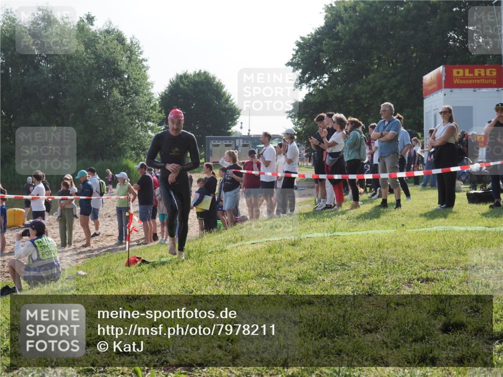 15.06.2025 - 27. Vierlanden-Triathlon KatJ http://msf.ph/oto/7978211 15.06.2025 08:39:21 Schwimmen 120, 132, 165 meine-sportfotos.de