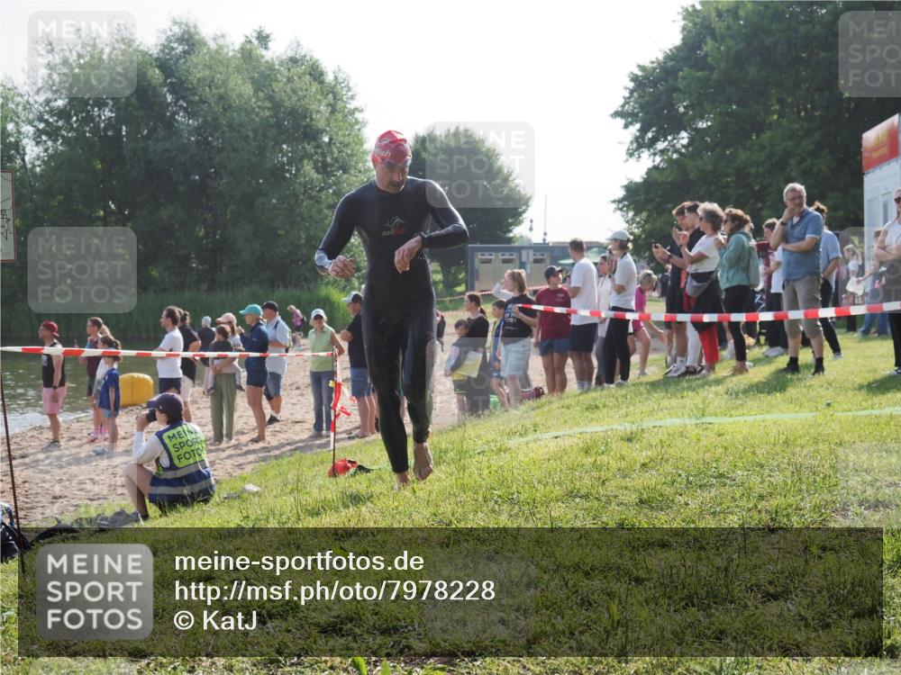 15.06.2025 - 27. Vierlanden-Triathlon KatJ http://msf.ph/oto/7978228 15.06.2025 08:39:22 Schwimmen 120, 132, 165 meine-sportfotos.de