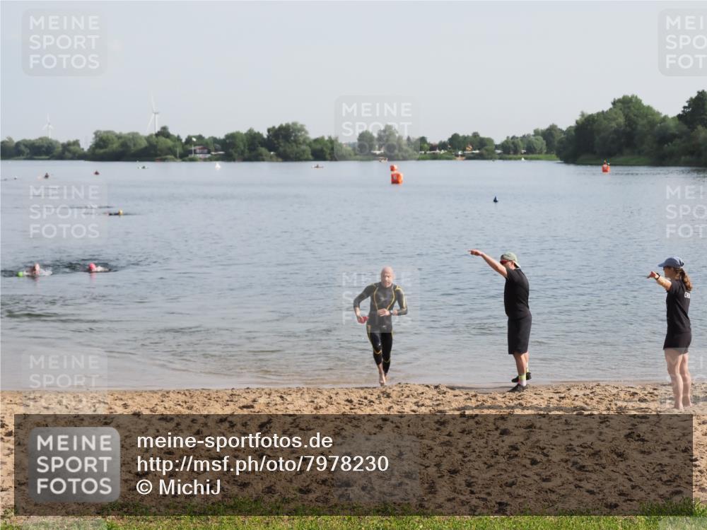 21.06.2025 - 27. Vierlanden-Triathlon MichiJ http://msf.ph/oto/7978230 15.06.2026 08:48:33 Schwimmen 123 meine-sportfotos.de
