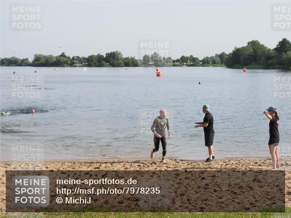 21.06.2025 - 27. Vierlanden-Triathlon MichiJ http://msf.ph/oto/7978235 15.06.2026 08:48:33 Schwimmen 123 meine-sportfotos.de
