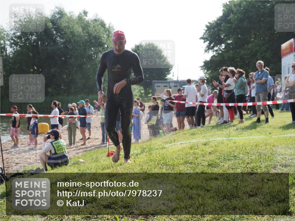 15.06.2025 - 27. Vierlanden-Triathlon KatJ http://msf.ph/oto/7978237 15.06.2025 08:39:22 Schwimmen 120, 132, 165 meine-sportfotos.de