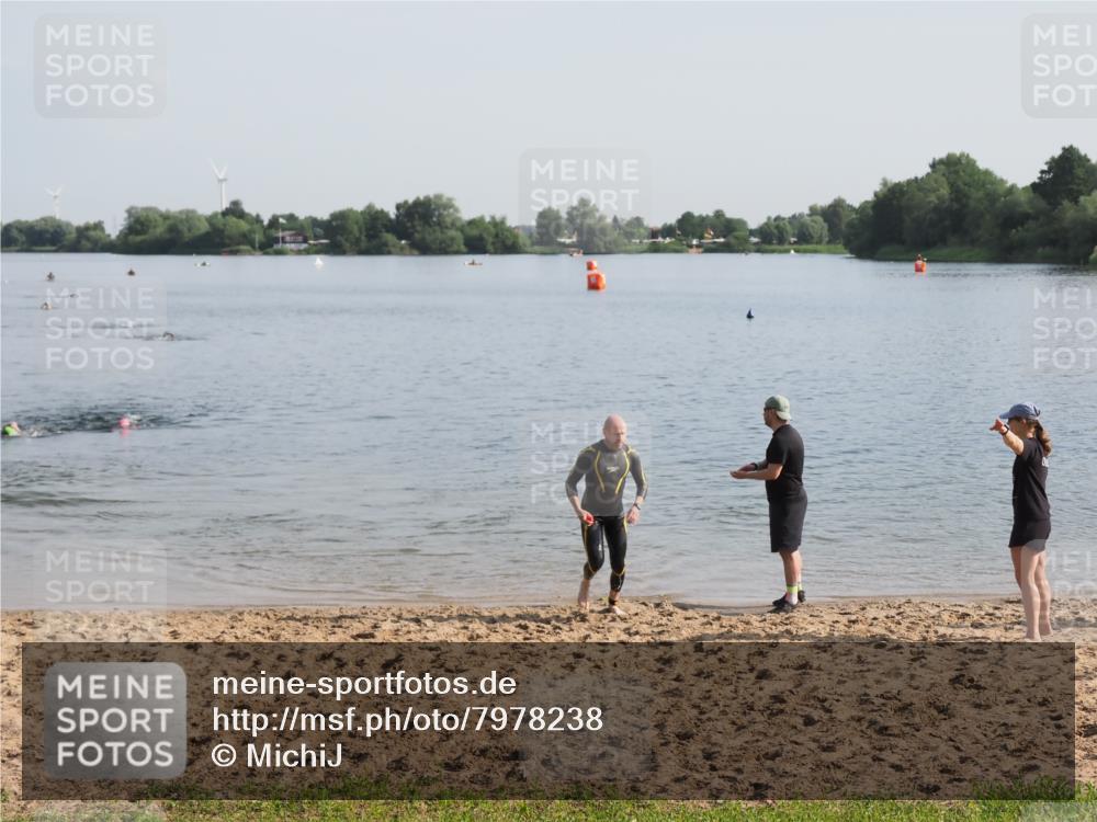 21.06.2025 - 27. Vierlanden-Triathlon MichiJ http://msf.ph/oto/7978238 15.06.2026 08:48:33 Schwimmen 123 meine-sportfotos.de