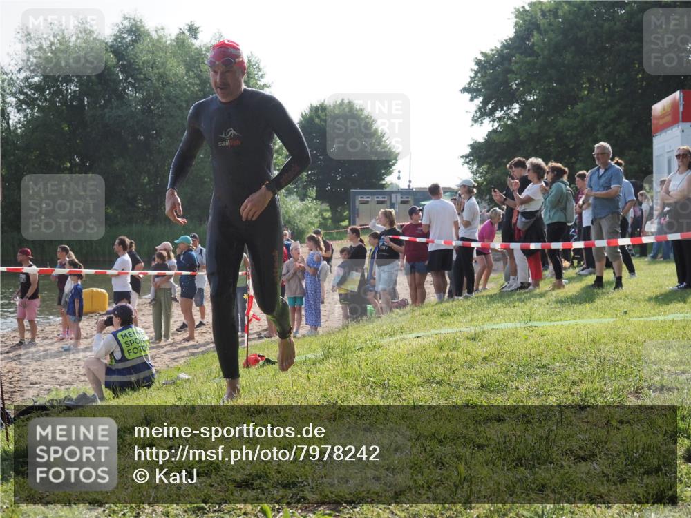 15.06.2025 - 27. Vierlanden-Triathlon KatJ http://msf.ph/oto/7978242 15.06.2025 08:39:22 Schwimmen 120, 132, 165 meine-sportfotos.de