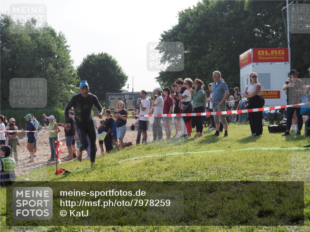 15.06.2025 - 27. Vierlanden-Triathlon KatJ http://msf.ph/oto/7978259 15.06.2025 08:39:36 Schwimmen 168 meine-sportfotos.de