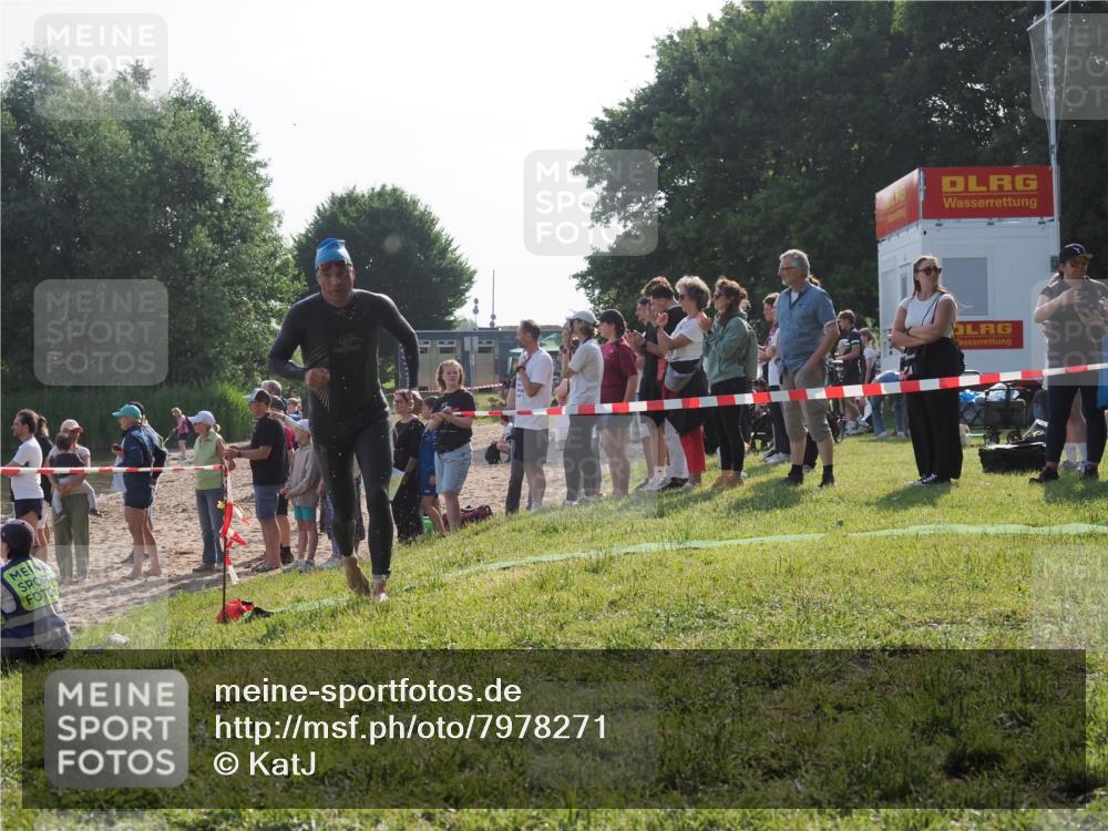 15.06.2025 - 27. Vierlanden-Triathlon KatJ http://msf.ph/oto/7978271 15.06.2025 08:39:37 Schwimmen 168 meine-sportfotos.de