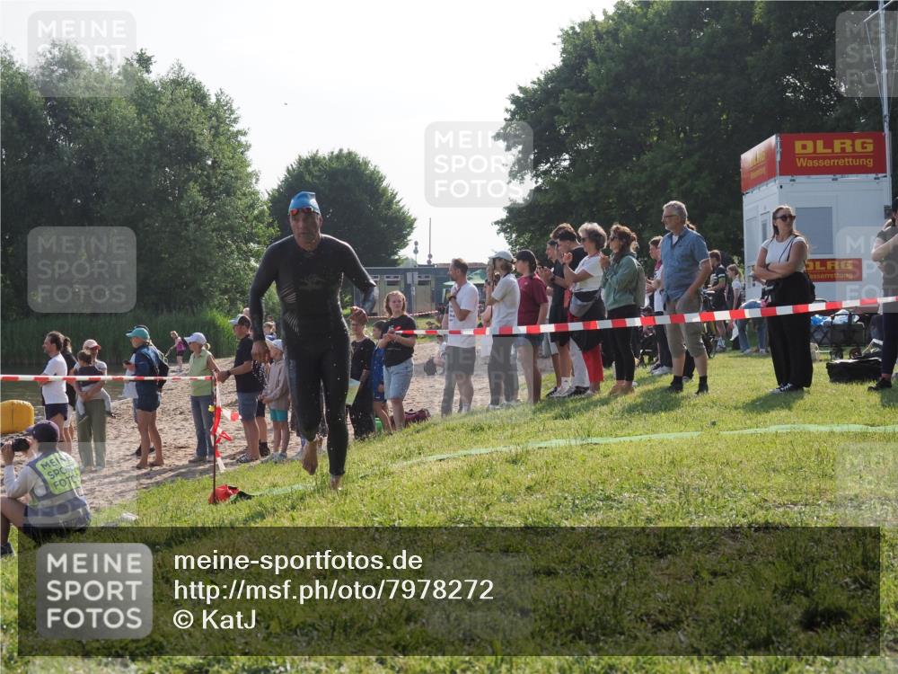 15.06.2025 - 27. Vierlanden-Triathlon KatJ http://msf.ph/oto/7978272 15.06.2025 08:39:37 Schwimmen 168 meine-sportfotos.de