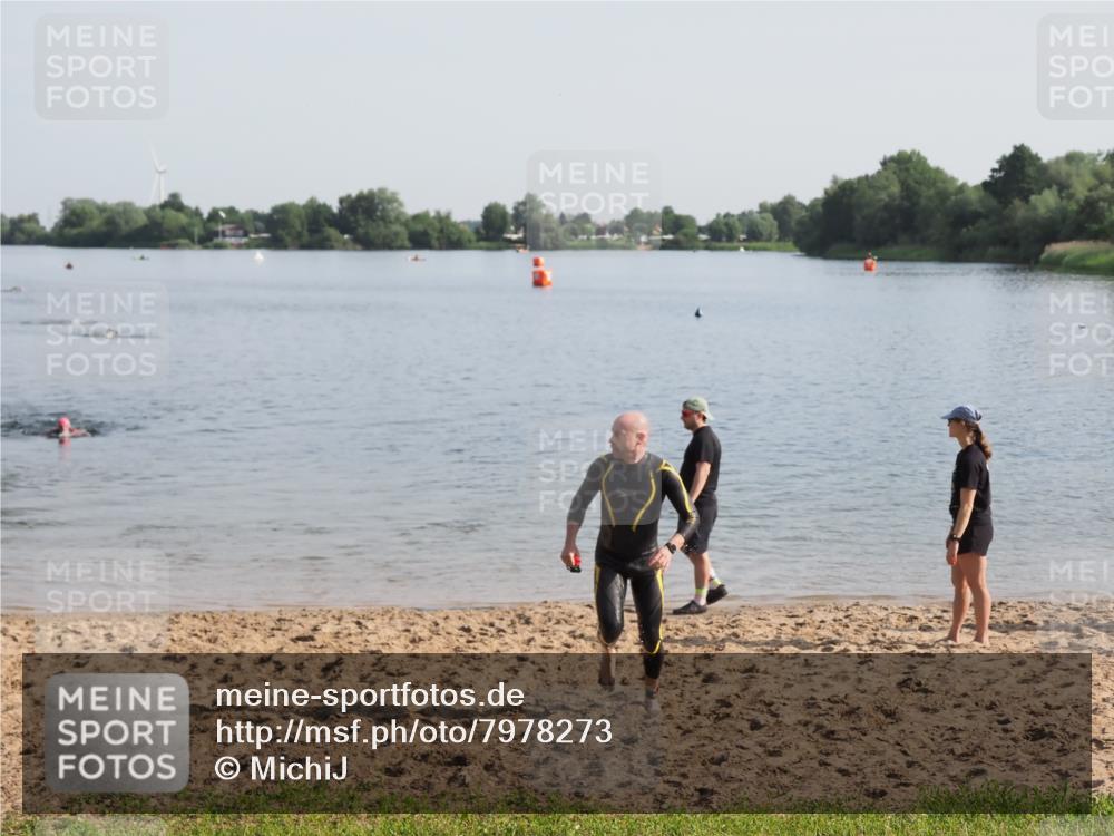 21.06.2025 - 27. Vierlanden-Triathlon MichiJ http://msf.ph/oto/7978273 15.06.2026 08:48:36 Schwimmen 123 meine-sportfotos.de