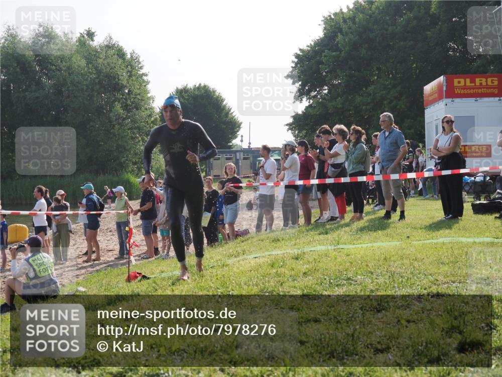 15.06.2025 - 27. Vierlanden-Triathlon KatJ http://msf.ph/oto/7978276 15.06.2025 08:39:37 Schwimmen 168 meine-sportfotos.de