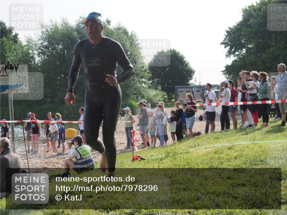 15.06.2025 - 27. Vierlanden-Triathlon KatJ http://msf.ph/oto/7978296 15.06.2025 08:39:38 Schwimmen 168 meine-sportfotos.de