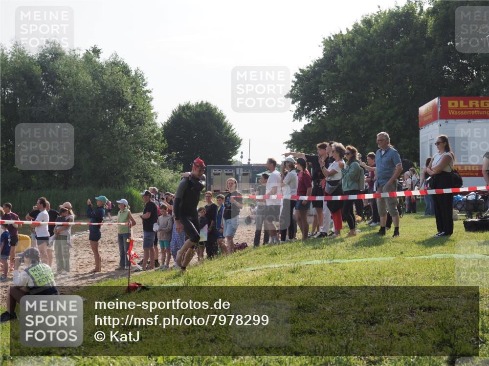 15.06.2025 - 27. Vierlanden-Triathlon KatJ http://msf.ph/oto/7978299 15.06.2025 08:39:45 Schwimmen 59, 168 meine-sportfotos.de