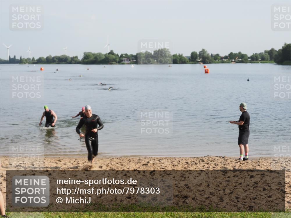 21.06.2025 - 27. Vierlanden-Triathlon MichiJ http://msf.ph/oto/7978303 15.06.2026 08:48:45 Schwimmen 19 meine-sportfotos.de