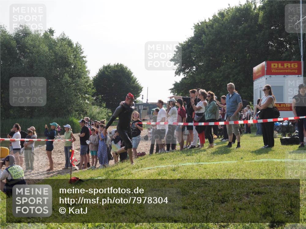 15.06.2025 - 27. Vierlanden-Triathlon KatJ http://msf.ph/oto/7978304 15.06.2025 08:39:46 Schwimmen 59, 168 meine-sportfotos.de