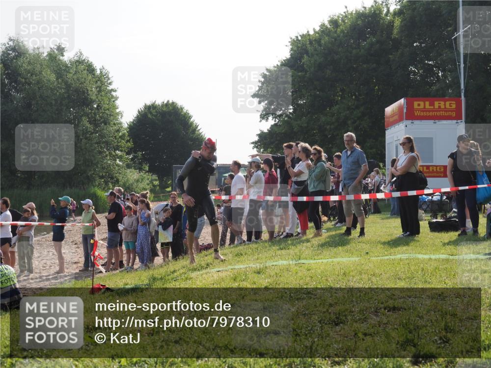 15.06.2025 - 27. Vierlanden-Triathlon KatJ http://msf.ph/oto/7978310 15.06.2025 08:39:46 Schwimmen 59, 168 meine-sportfotos.de