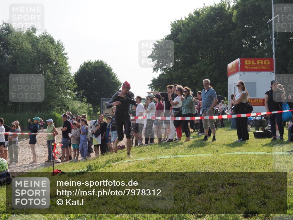15.06.2025 - 27. Vierlanden-Triathlon KatJ http://msf.ph/oto/7978312 15.06.2025 08:39:46 Schwimmen 59, 168 meine-sportfotos.de