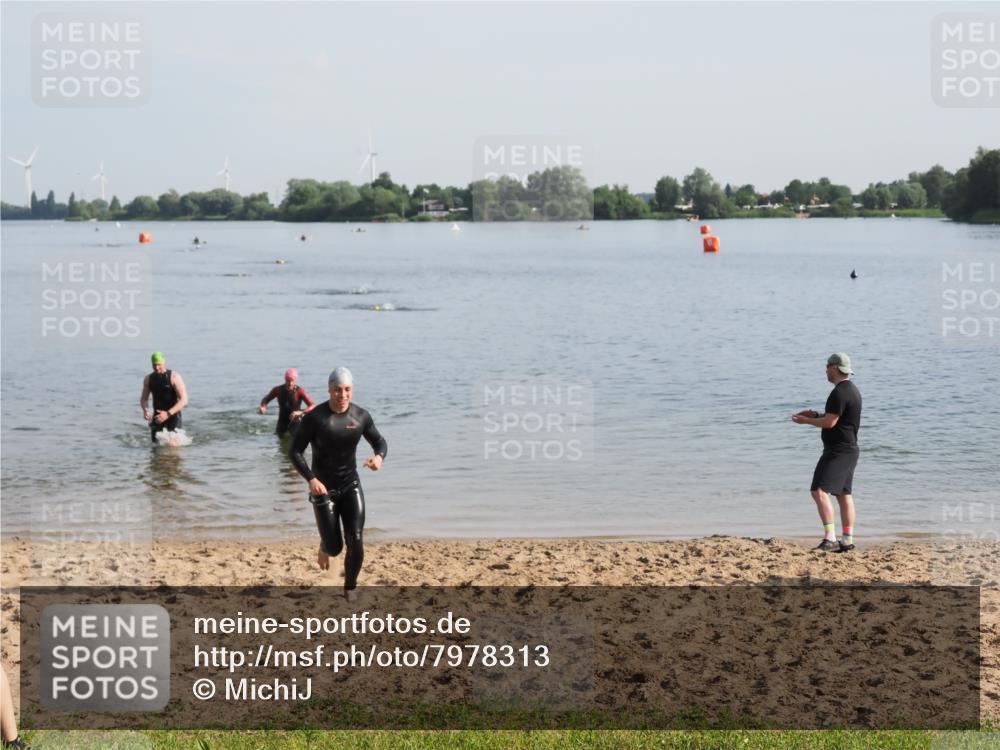 21.06.2025 - 27. Vierlanden-Triathlon MichiJ http://msf.ph/oto/7978313 15.06.2026 08:48:45 Schwimmen 19 meine-sportfotos.de