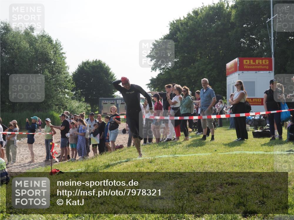 15.06.2025 - 27. Vierlanden-Triathlon KatJ http://msf.ph/oto/7978321 15.06.2025 08:39:46 Schwimmen 59, 168 meine-sportfotos.de