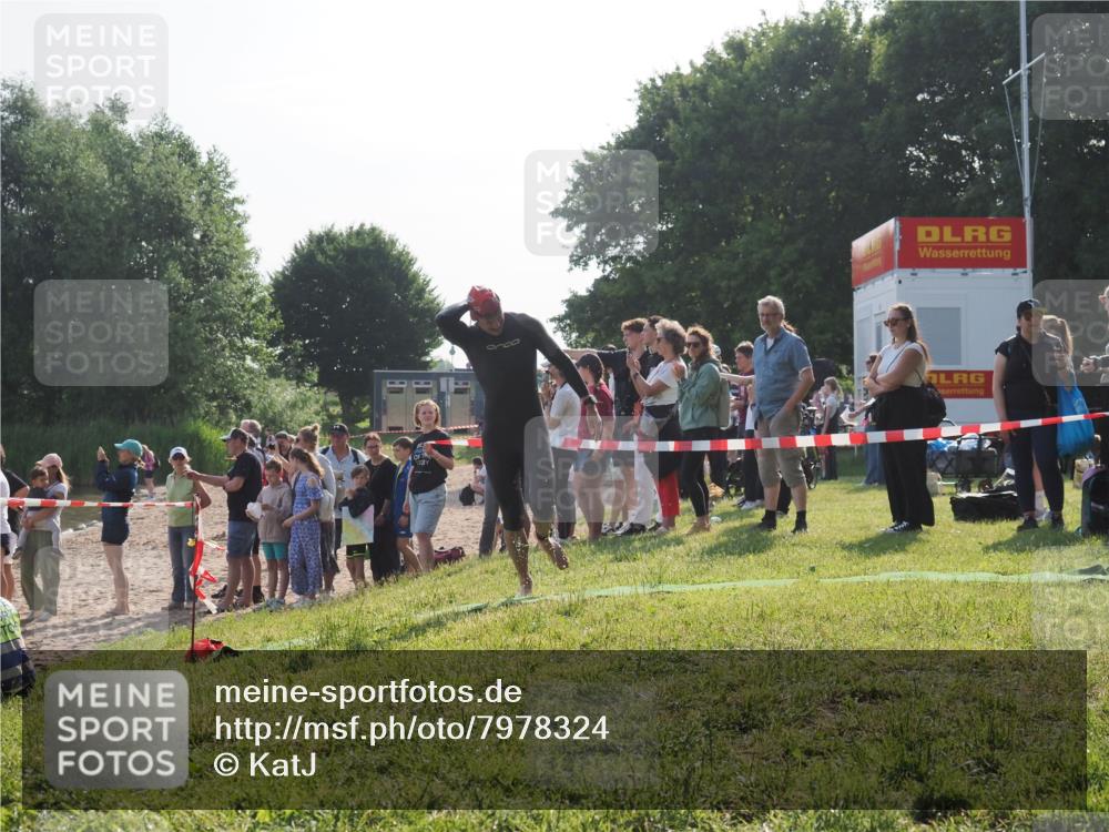 15.06.2025 - 27. Vierlanden-Triathlon KatJ http://msf.ph/oto/7978324 15.06.2025 08:39:47 Schwimmen 59 meine-sportfotos.de