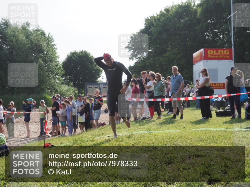 15.06.2025 - 27. Vierlanden-Triathlon KatJ http://msf.ph/oto/7978333 15.06.2025 08:39:47 Schwimmen 59 meine-sportfotos.de