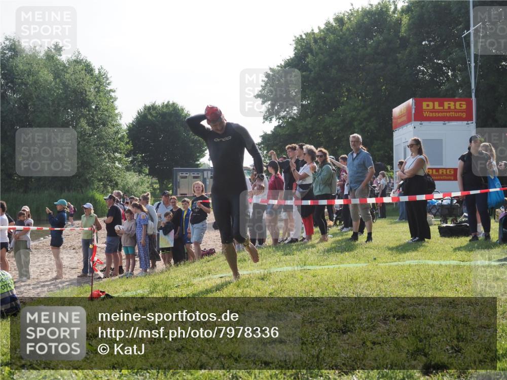15.06.2025 - 27. Vierlanden-Triathlon KatJ http://msf.ph/oto/7978336 15.06.2025 08:39:47 Schwimmen 59 meine-sportfotos.de