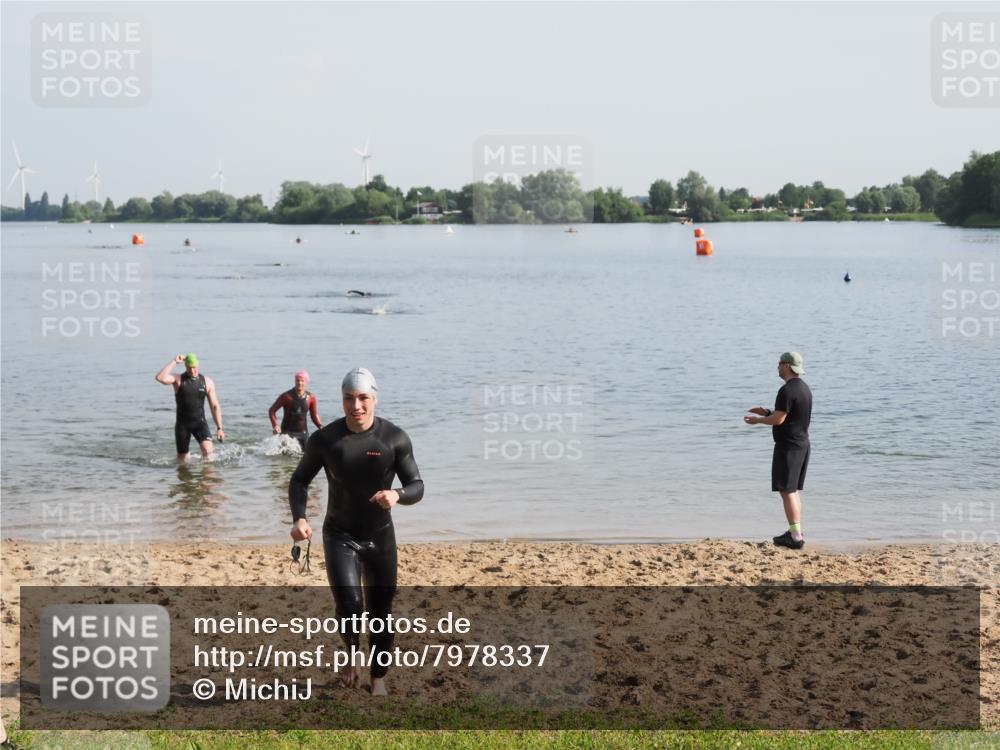 21.06.2025 - 27. Vierlanden-Triathlon MichiJ http://msf.ph/oto/7978337 15.06.2026 08:48:47 Schwimmen 19, 144 meine-sportfotos.de