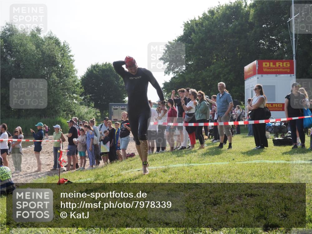 15.06.2025 - 27. Vierlanden-Triathlon KatJ http://msf.ph/oto/7978339 15.06.2025 08:39:47 Schwimmen 59 meine-sportfotos.de