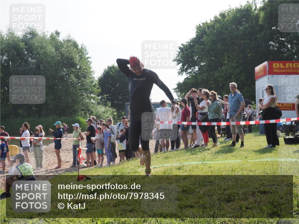 15.06.2025 - 27. Vierlanden-Triathlon KatJ http://msf.ph/oto/7978345 15.06.2025 08:39:48 Schwimmen 59 meine-sportfotos.de