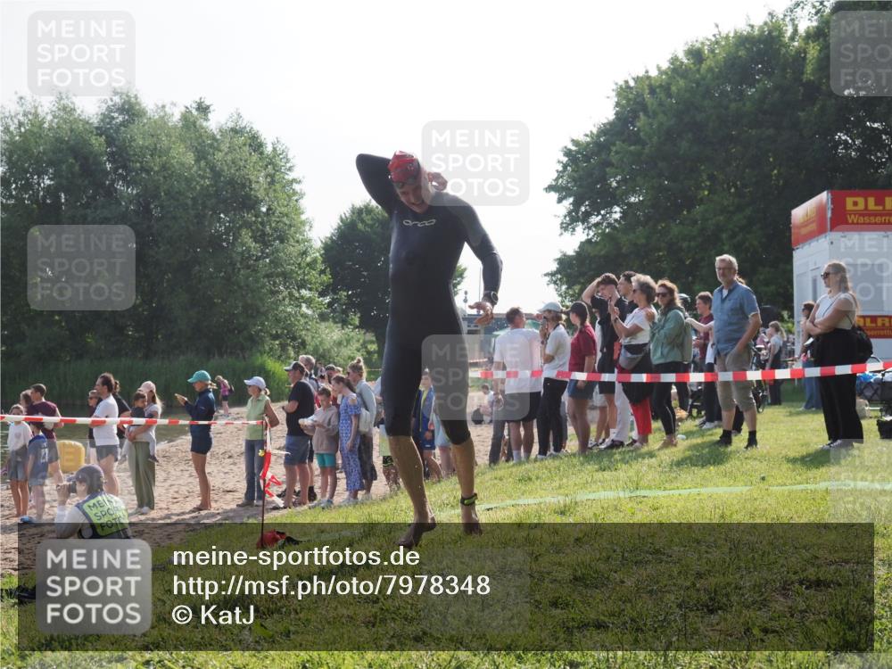 15.06.2025 - 27. Vierlanden-Triathlon KatJ http://msf.ph/oto/7978348 15.06.2025 08:39:48 Schwimmen 59 meine-sportfotos.de