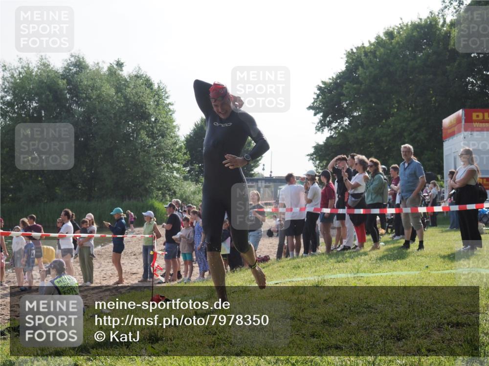 15.06.2025 - 27. Vierlanden-Triathlon KatJ http://msf.ph/oto/7978350 15.06.2025 08:39:48 Schwimmen 59 meine-sportfotos.de