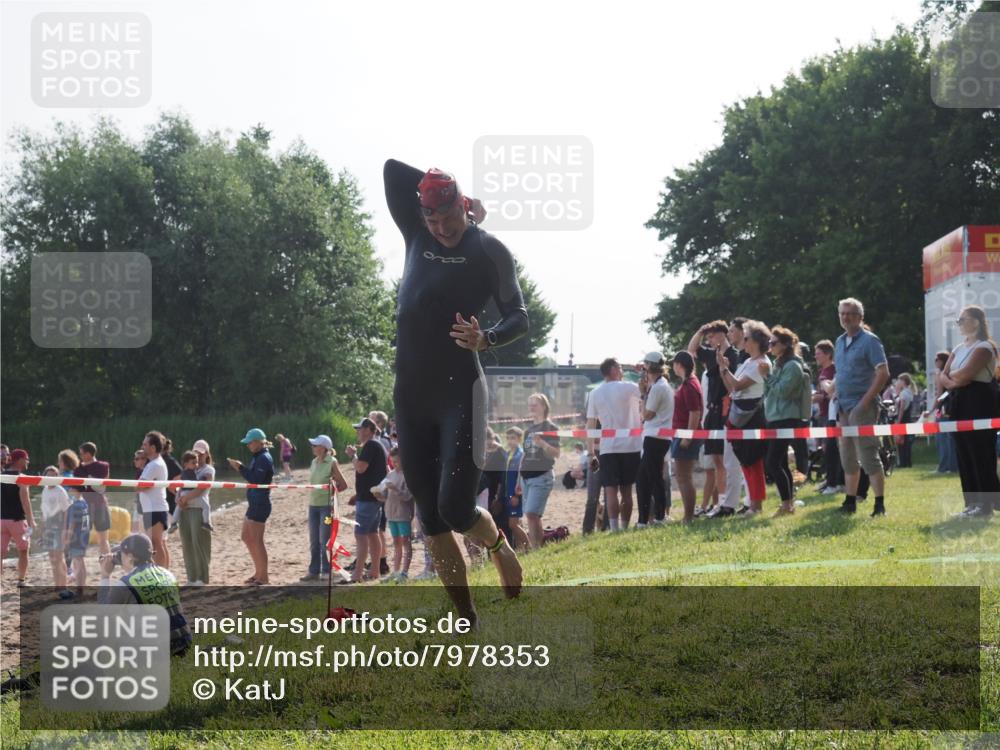 15.06.2025 - 27. Vierlanden-Triathlon KatJ http://msf.ph/oto/7978353 15.06.2025 08:39:48 Schwimmen 59 meine-sportfotos.de