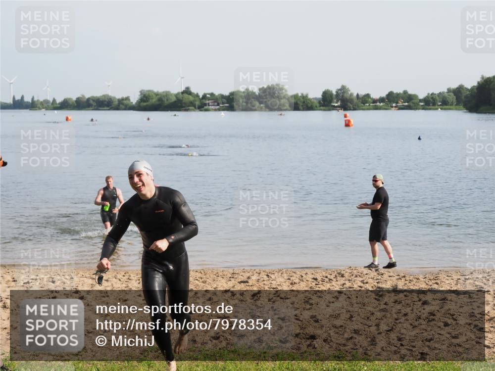 21.06.2025 - 27. Vierlanden-Triathlon MichiJ http://msf.ph/oto/7978354 15.06.2026 08:48:48 Schwimmen 19, 115, 144 meine-sportfotos.de